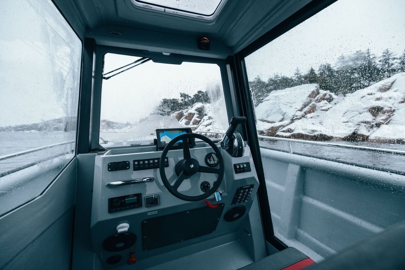 Sting 725 Pro Cabin XL - Neste generasjons styrhusbåt. Allsidig, romslig
