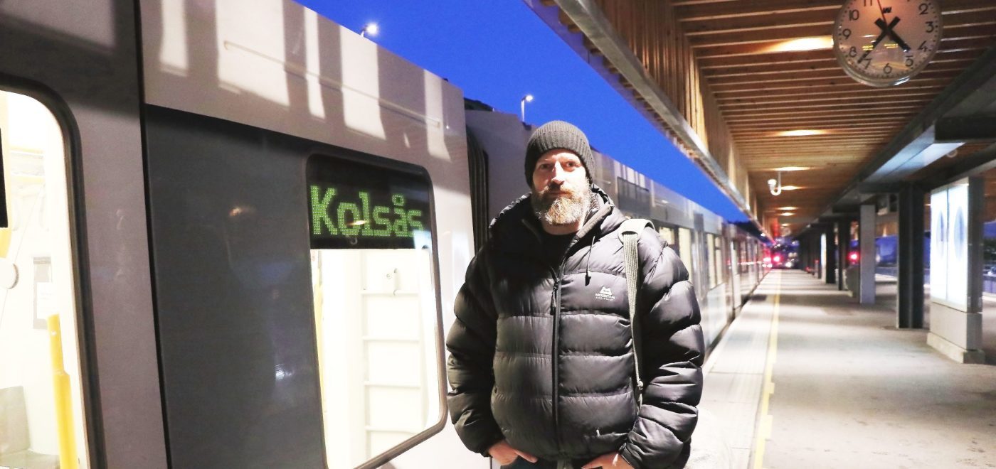 Takket være bompenger kan Mads Nygård ta t-banen til og fra jobb.