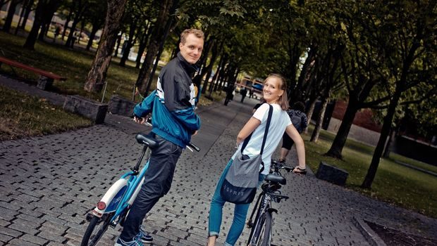 studenter på sykkel