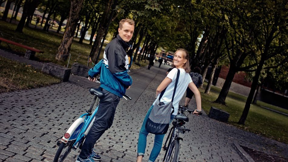 studenter på sykkel