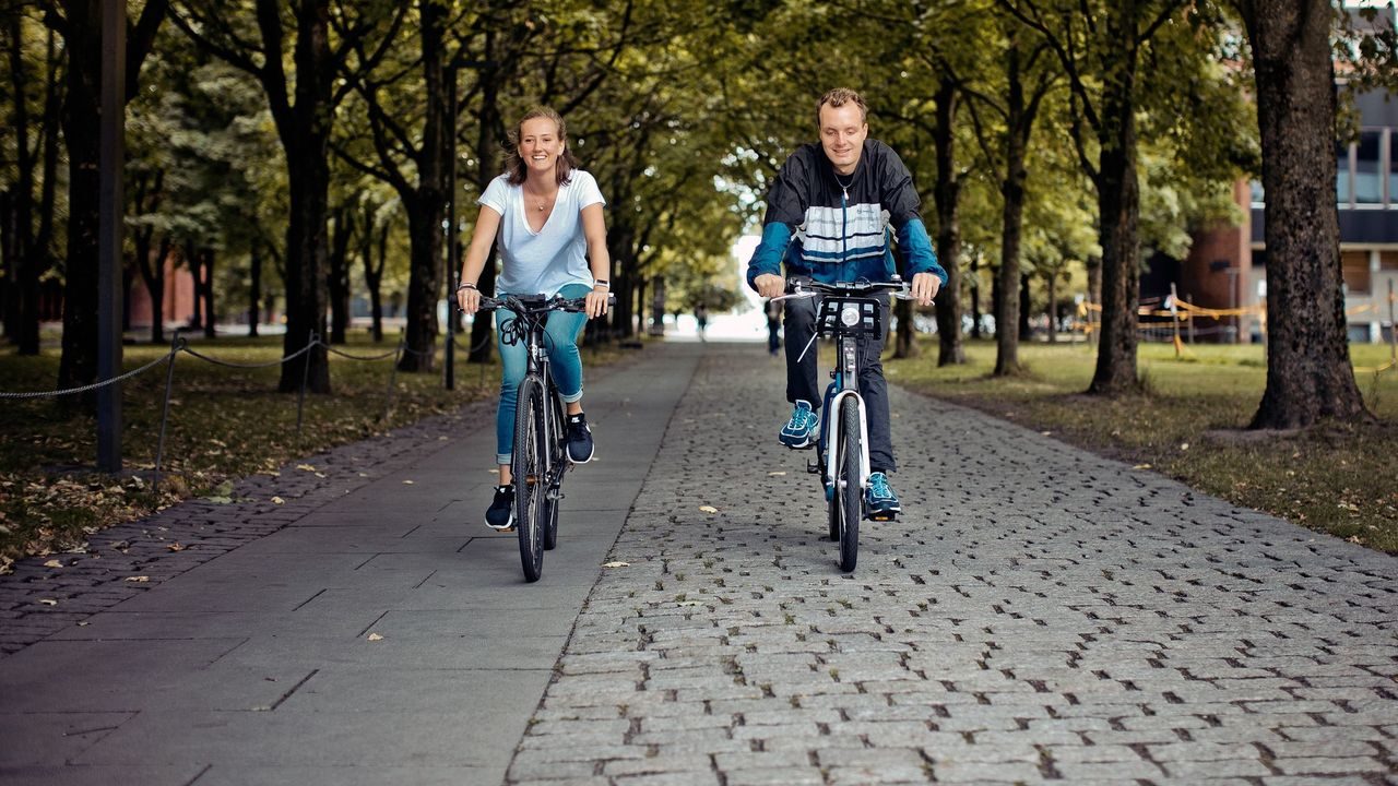 studenter på sykkel