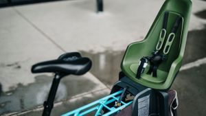 Elsykkel med barnesete bak