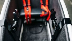 Røde setebelter i lastesykkel