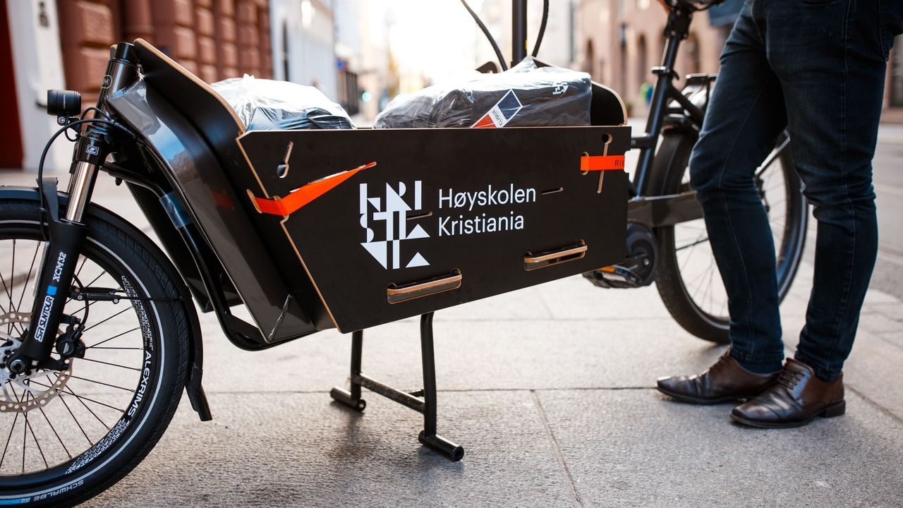Høyskolen Kristiania er blant flere bedrifter som satser på el-lastesykler