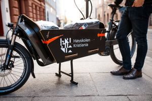 Høyskolen Kristiania er blant flere bedrifter som satser på el-lastesykler