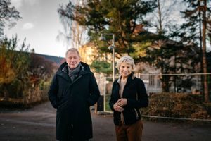 Jens Ulltveit-Moe og Tone Lindheim viser hvor det nye Klimahuset stå.