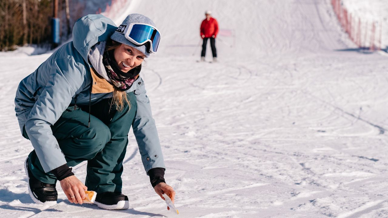 plukker søppel for snowChallenge