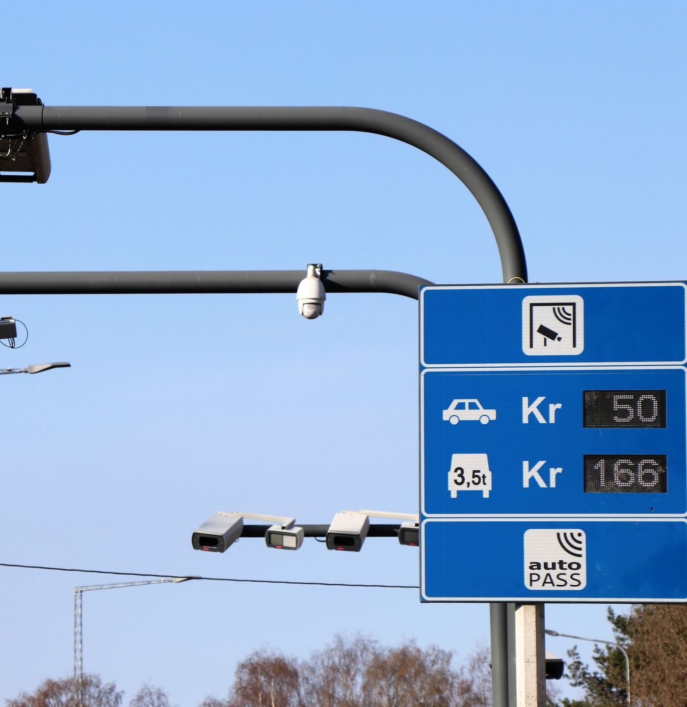 Nærbilde av bomstasjonen ved Furuset i Oslo