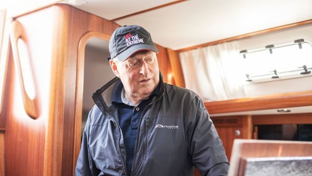 Henrik Torgersen i sin elbåt