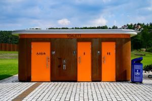 Garderober på utendørs badeplass