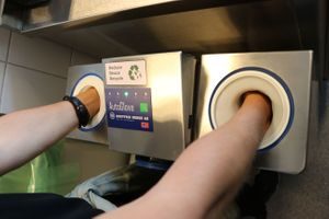 Færre engangsprodukter skal gi mindre plastforurensing