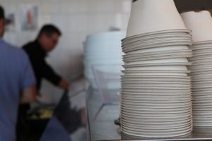 Færre engangsprodukter skal gi mindre plastforurensing