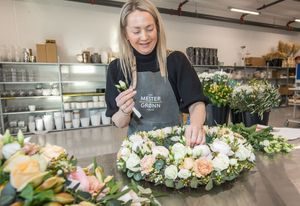 Nedbrytbart sorgbinderi erstatter oasis: Binder blomsterkrans