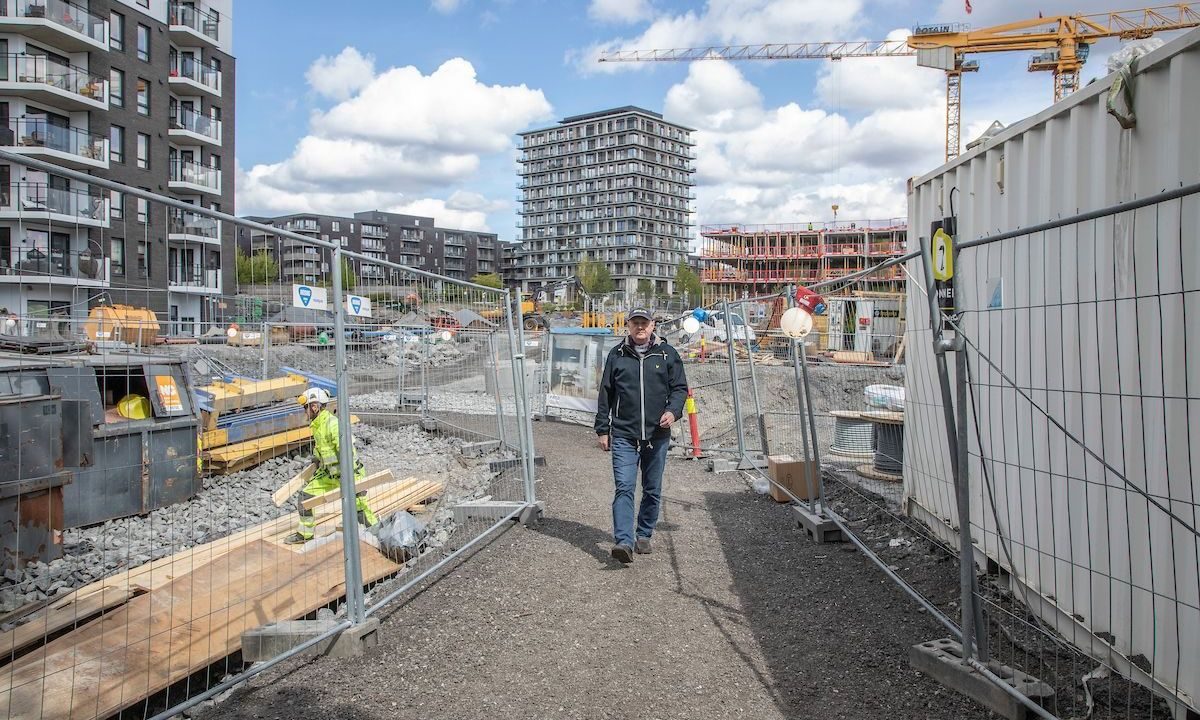 Omvei mellom byggegjerder i Ensjøbyen