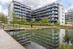 Stien langs Hovinbekken egner seg best for gange.