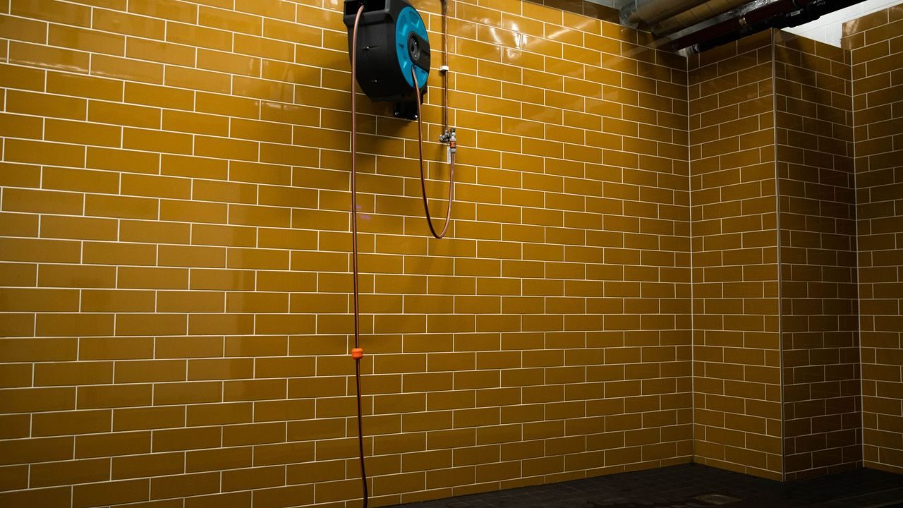 Sykkelvask hengende på veggen