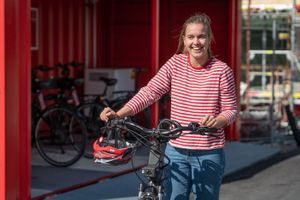 Celine Haugen med elsykkel