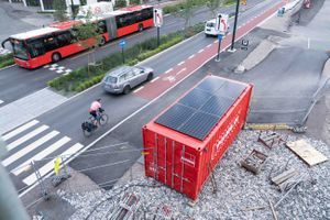 Veidekkes sykkelcontainer med solceller på taket
