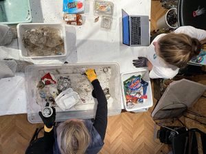 søppel, fintelling av funn i kasser