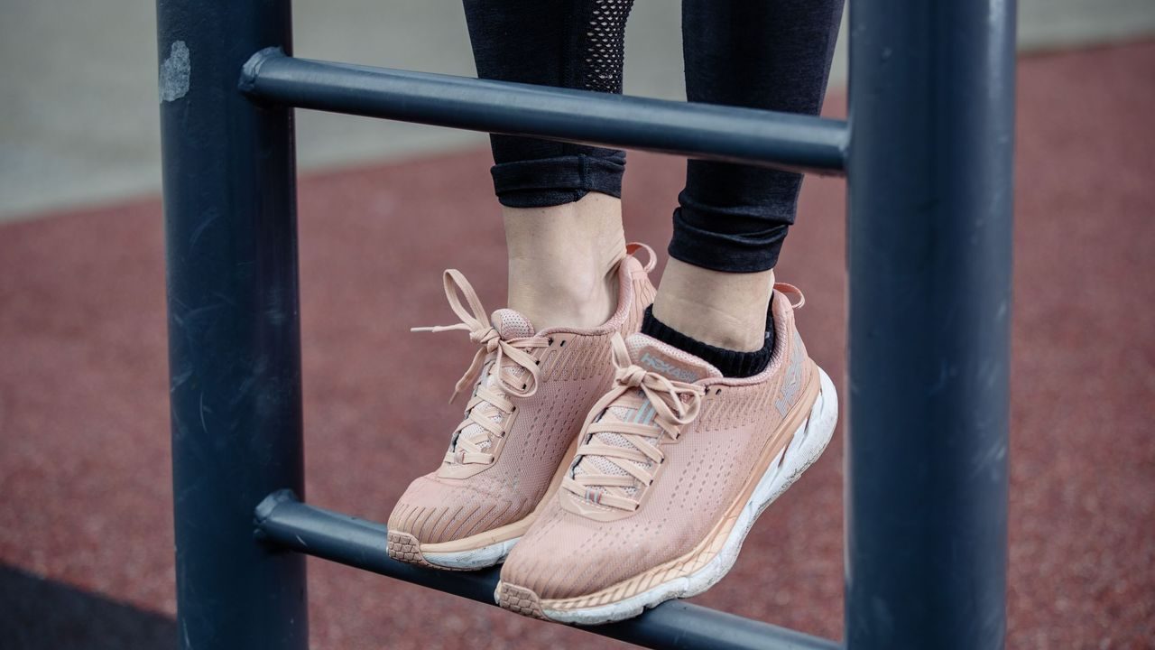 styrketrening utendørs: tåhev