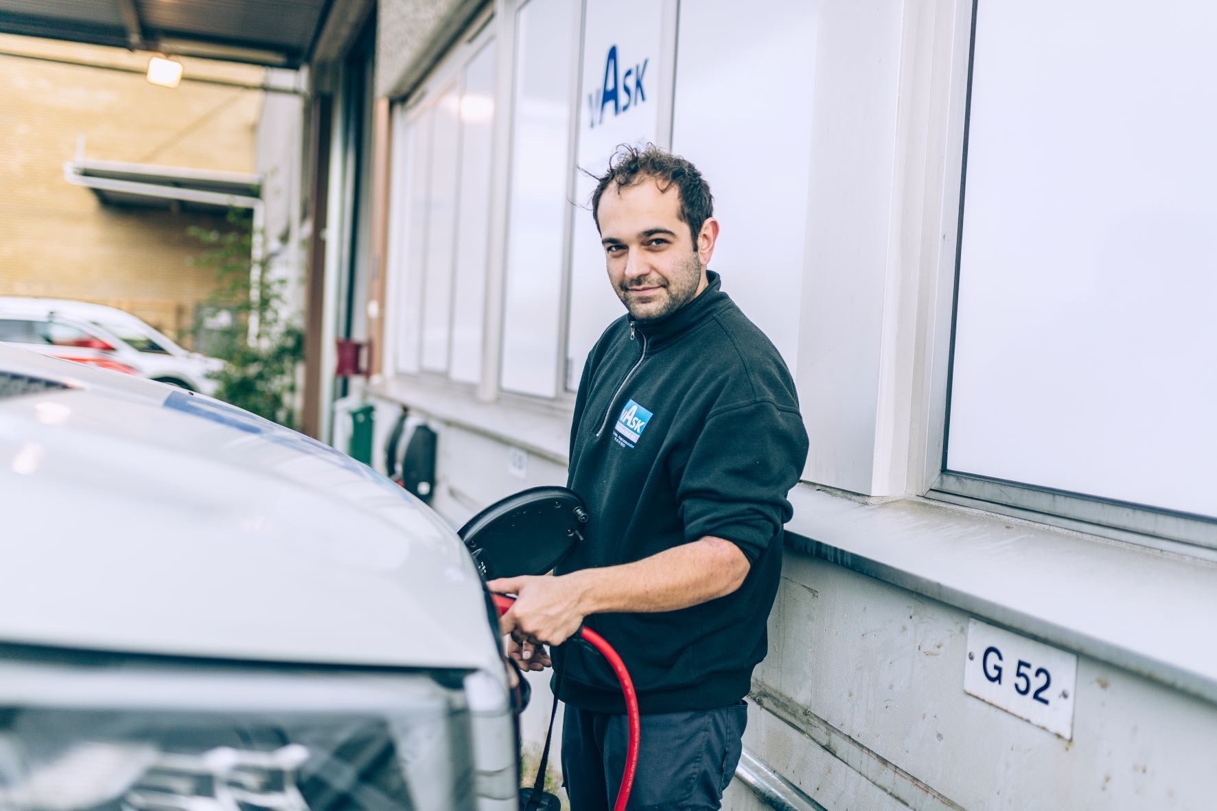 Berk Sezgin setter elvarebil til lading