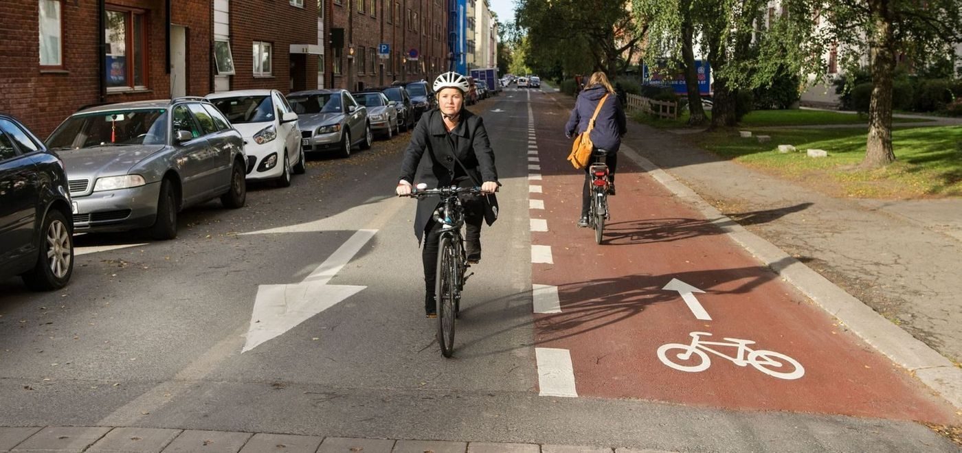 Jobbreiser: Kvinne sykler på Sagene i Oslo