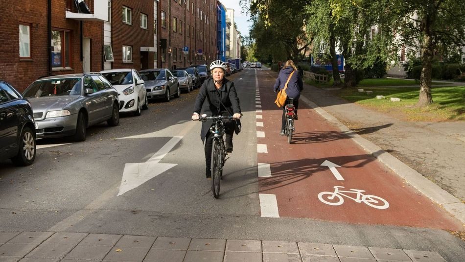 Jobbreiser: Kvinne sykler på Sagene i Oslo