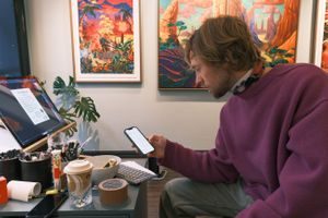 Det er enkelt å booke bil i appen.