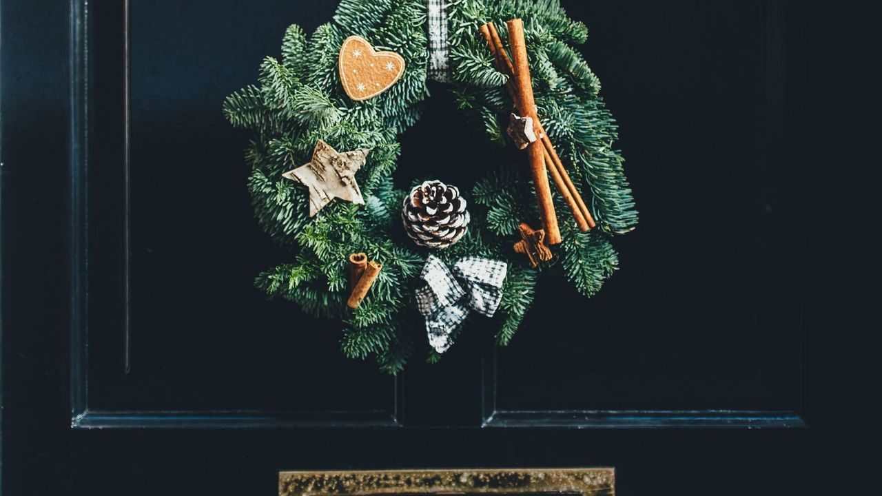 Grønnere jul - julekrans på døren