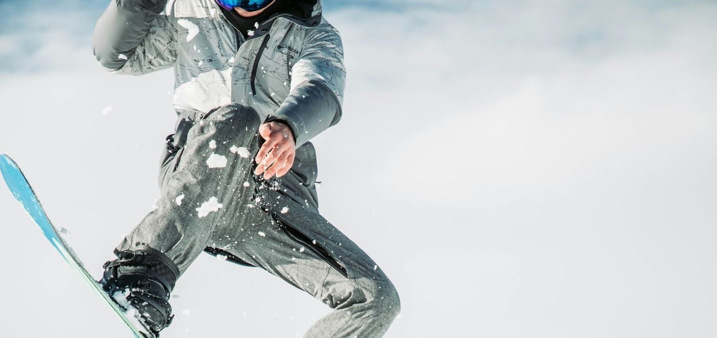 mann på snowboard